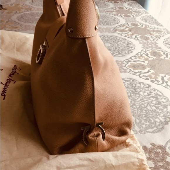 Salvatore Ferragamo handbag - Picture 10 of 11